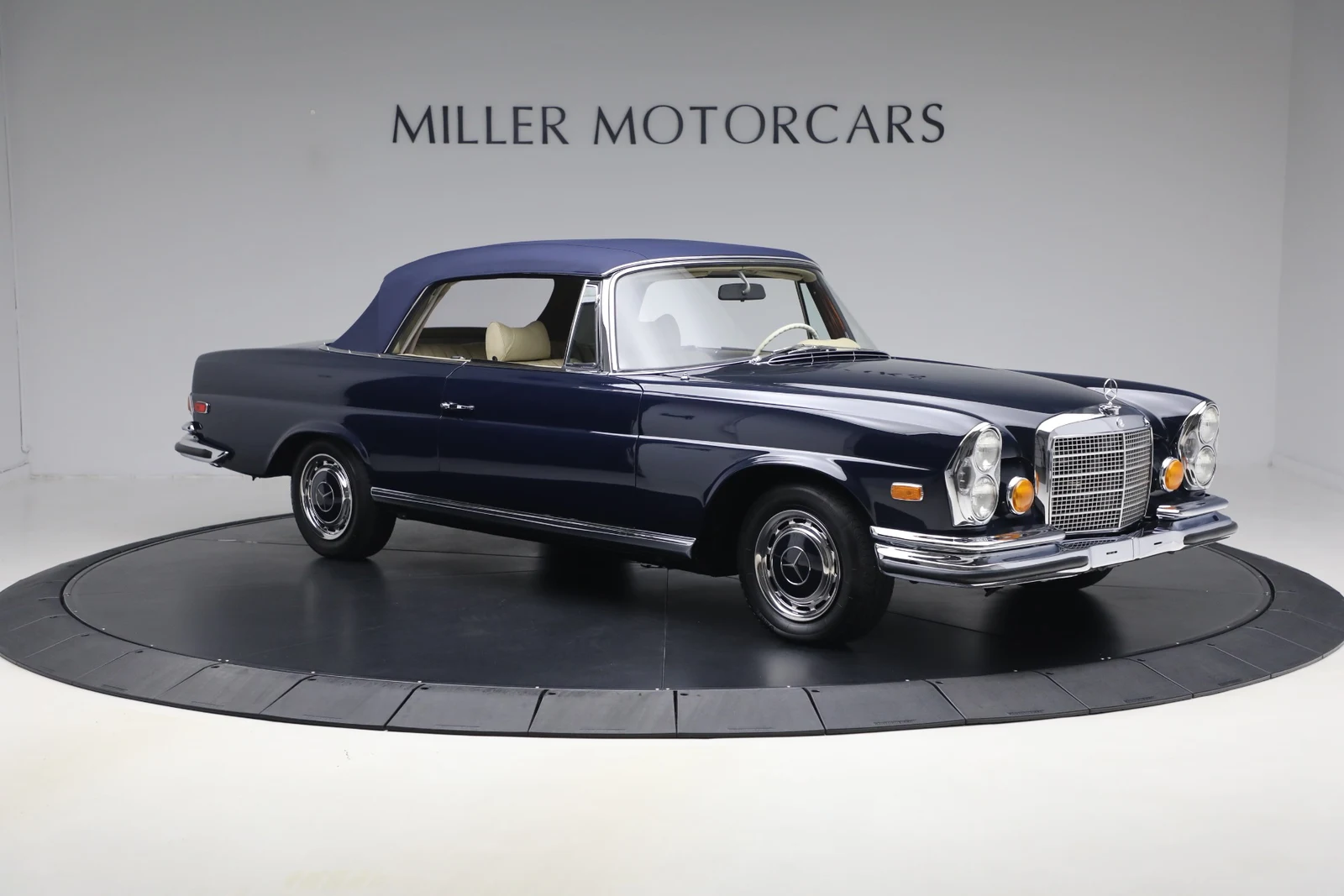 1971 Mercedes-Benz 280 SE 3.5 Cabriolet, 19/20