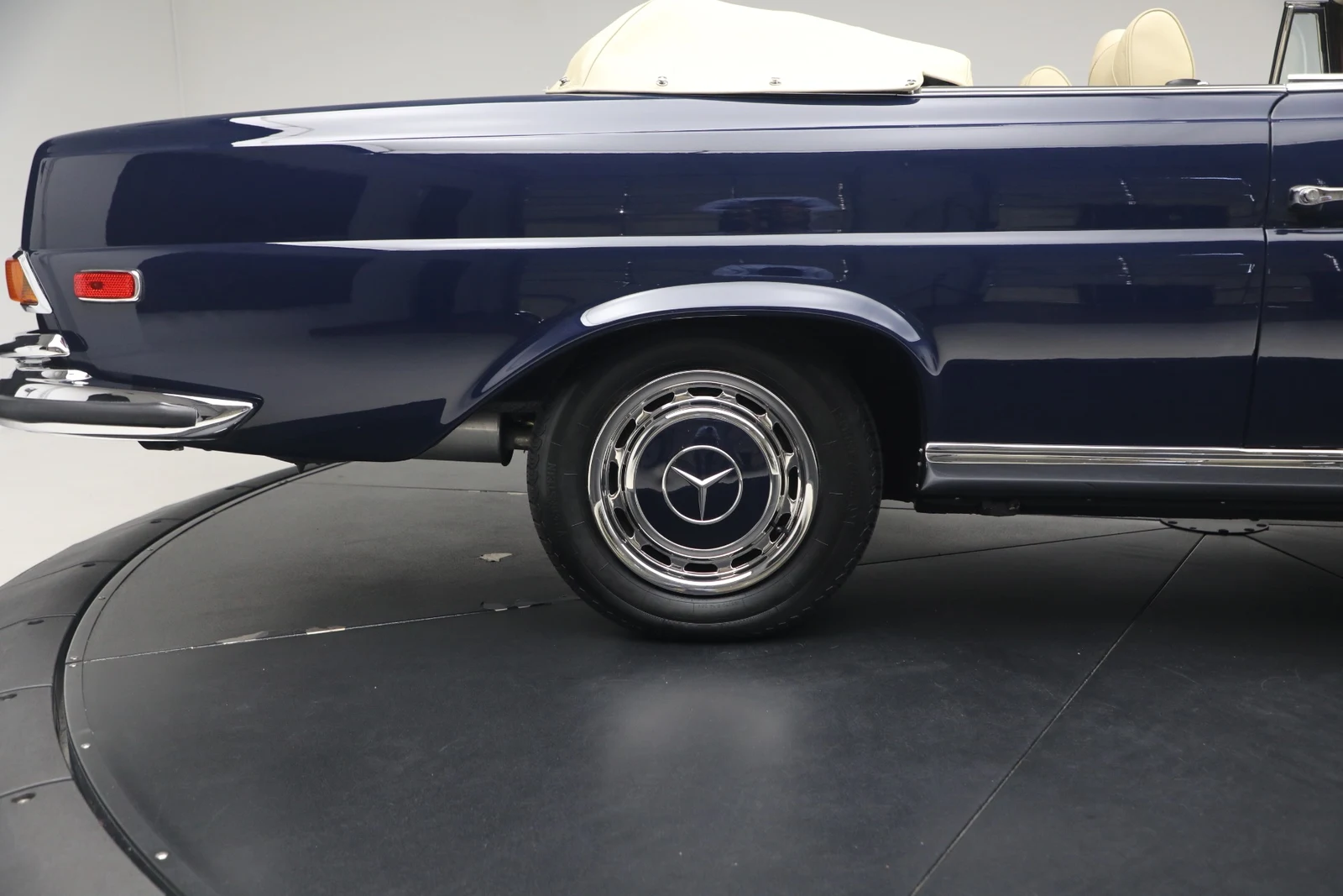 1971 Mercedes-Benz 280 SE 3.5 Cabriolet, 20/20