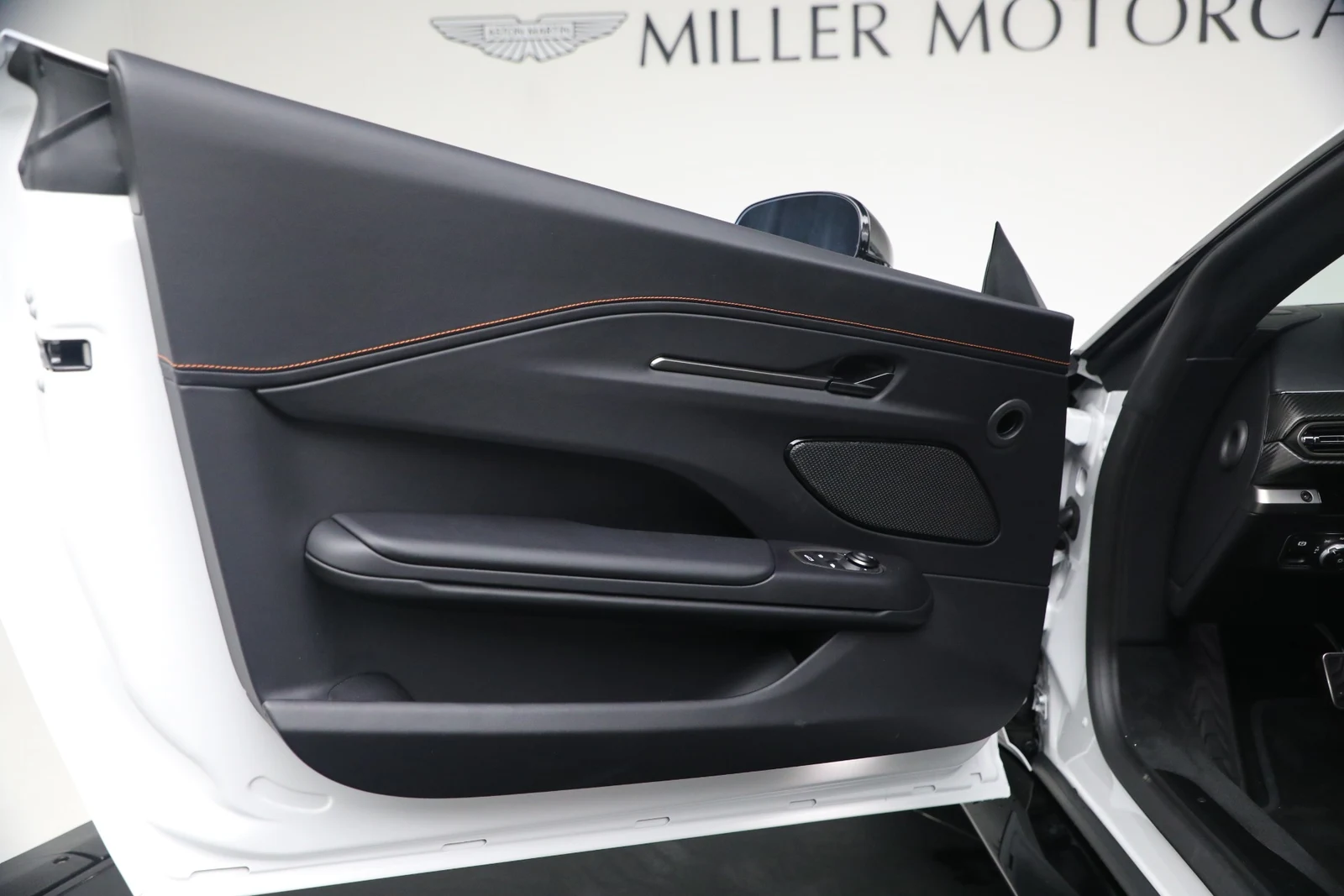 2026 Aston Martin Vantage S (2024 Update), 16/20