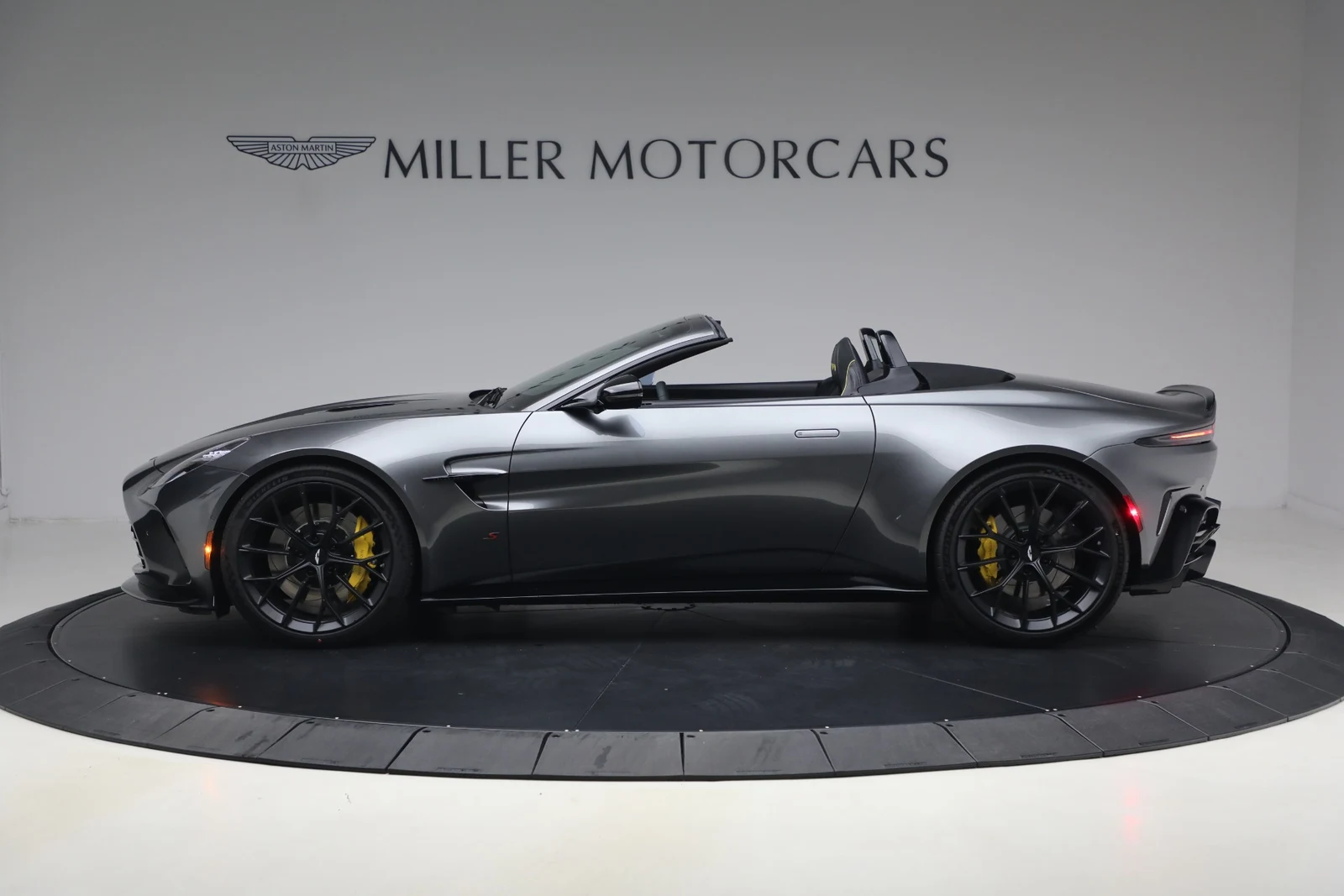 2026 Aston Martin Vantage S Roadster (2024 Update), 3/20