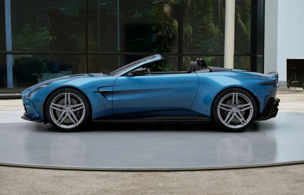 2026 Aston Martin Vantage S Roadster (2024 Update), 3/10