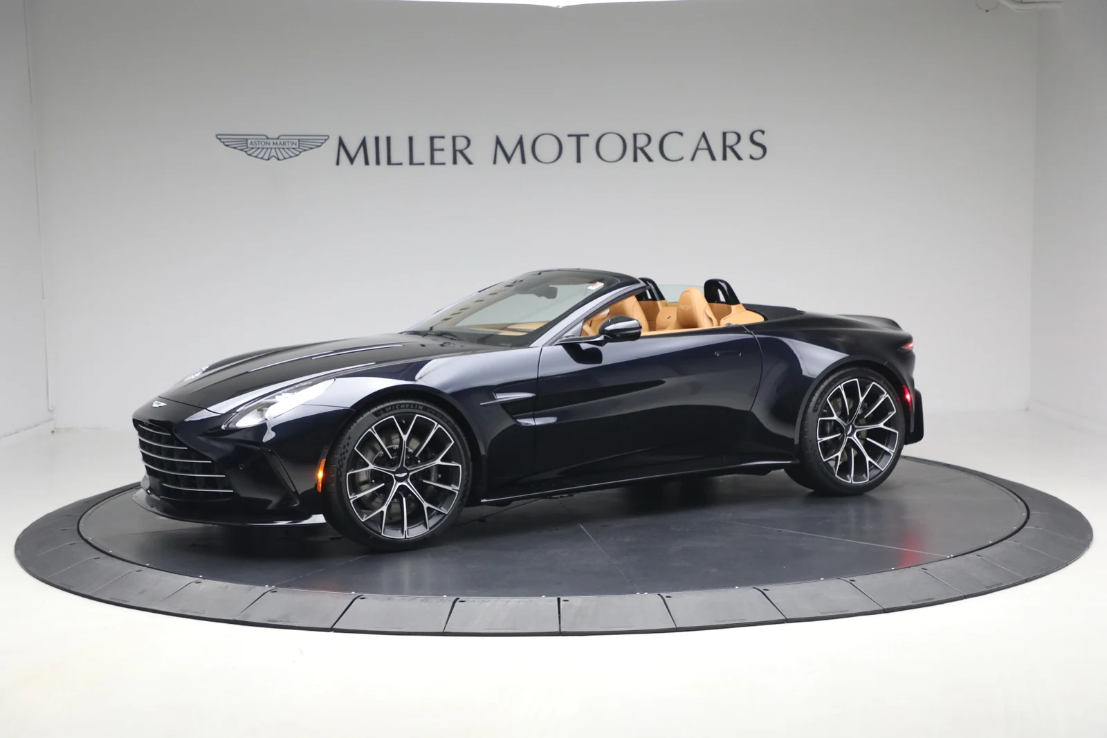 2026 Aston Martin Vantage Roadster (2024 Update), 2/20
