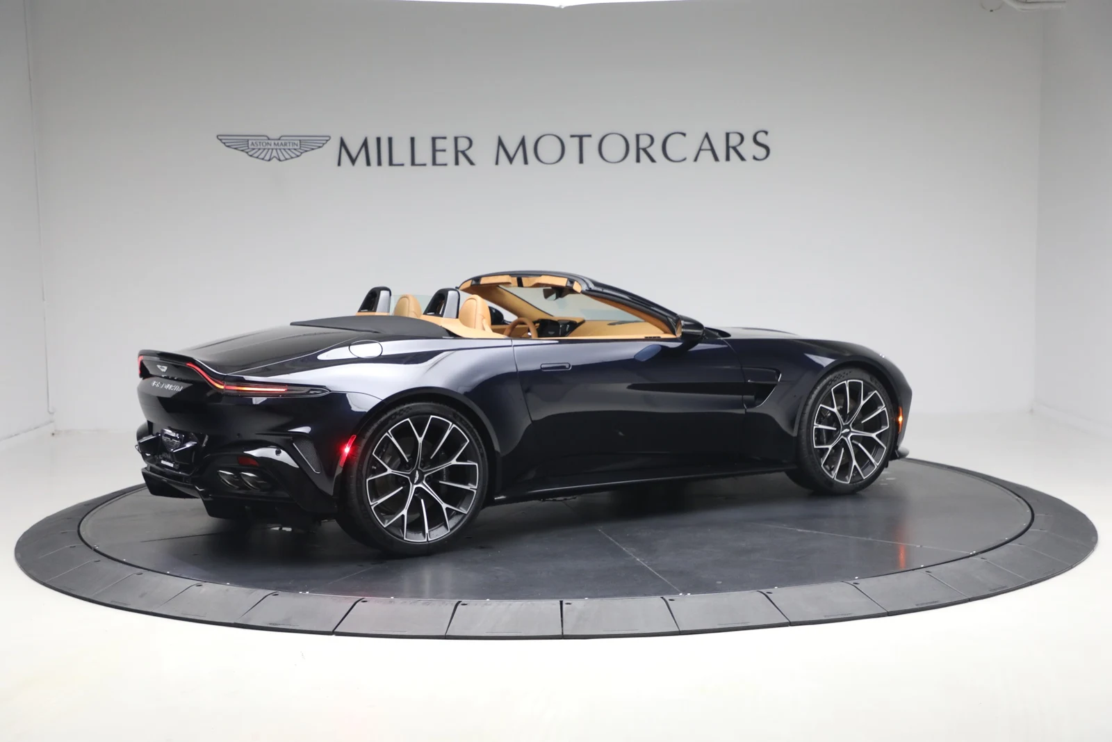 2026 Aston Martin Vantage Roadster (2024 Update), 8/20
