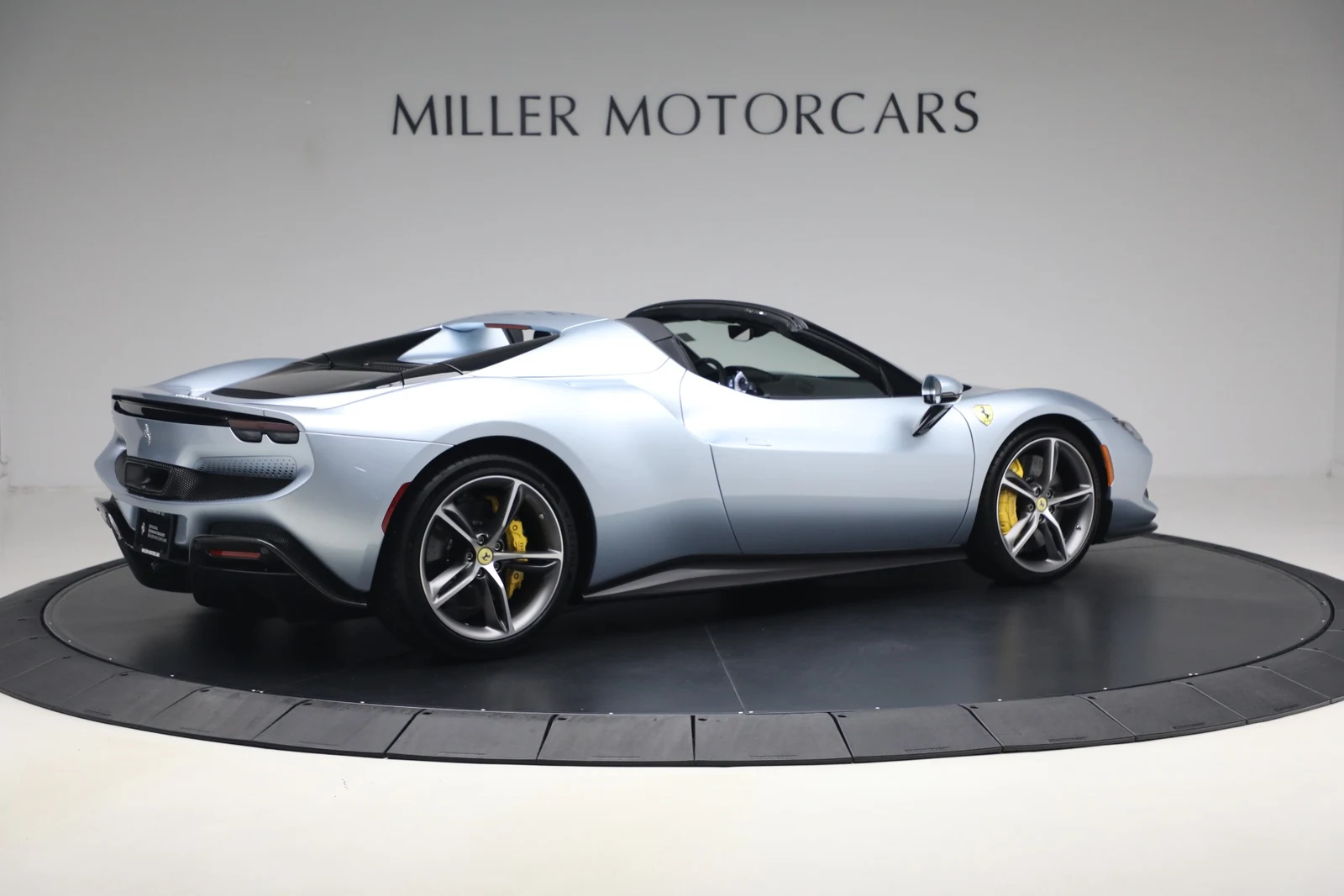2026 Ferrari 296 GTS, 8/20