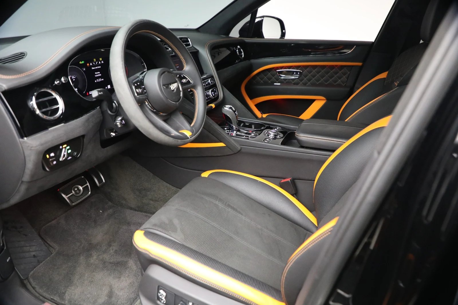 2023 Bentley Bentayga Speed, 18/20