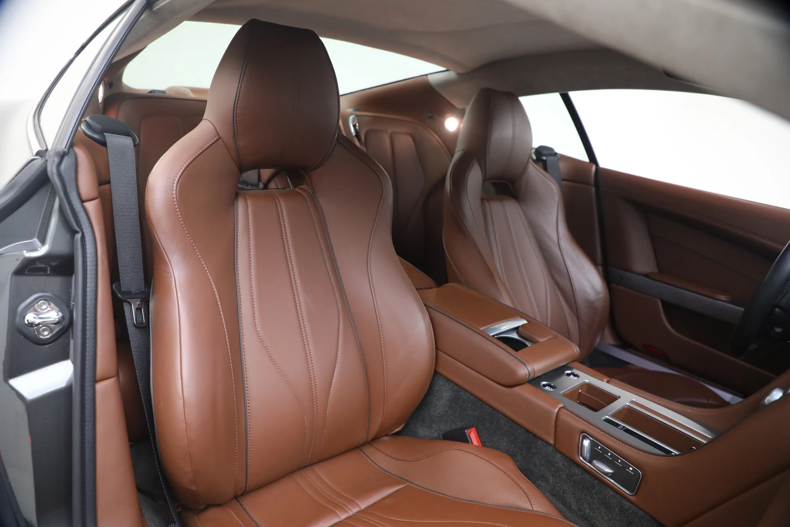 2014 Aston Martin DB9, 19/20