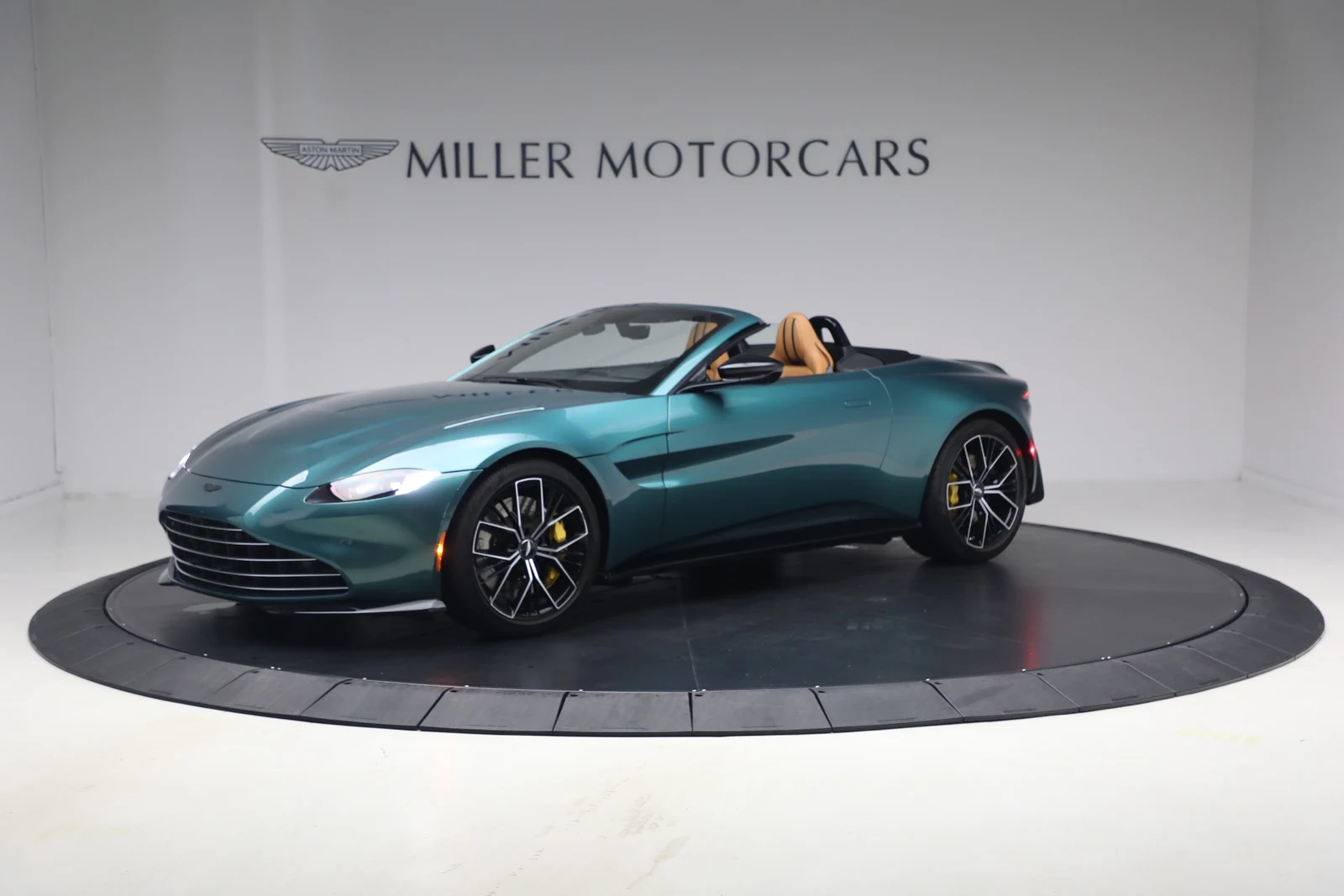 2023 Aston Martin Vantage V8 Roadster, 2/30