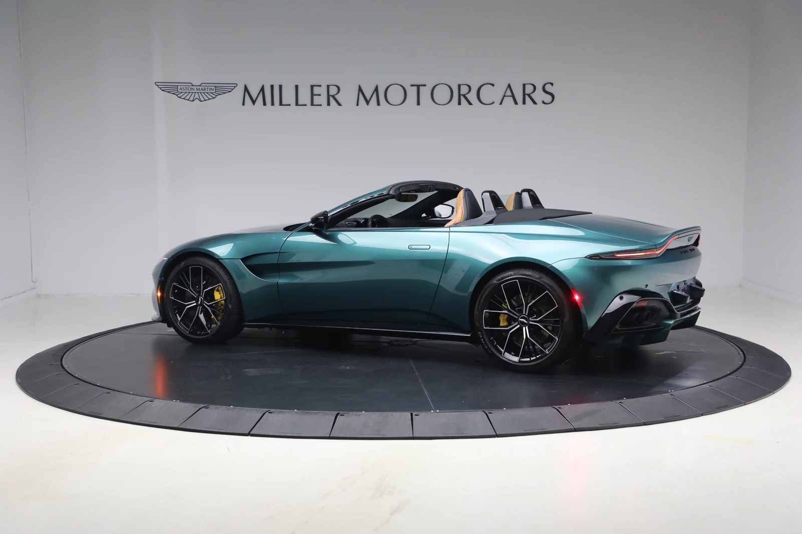 2023 Aston Martin Vantage V8 Roadster, 4/30
