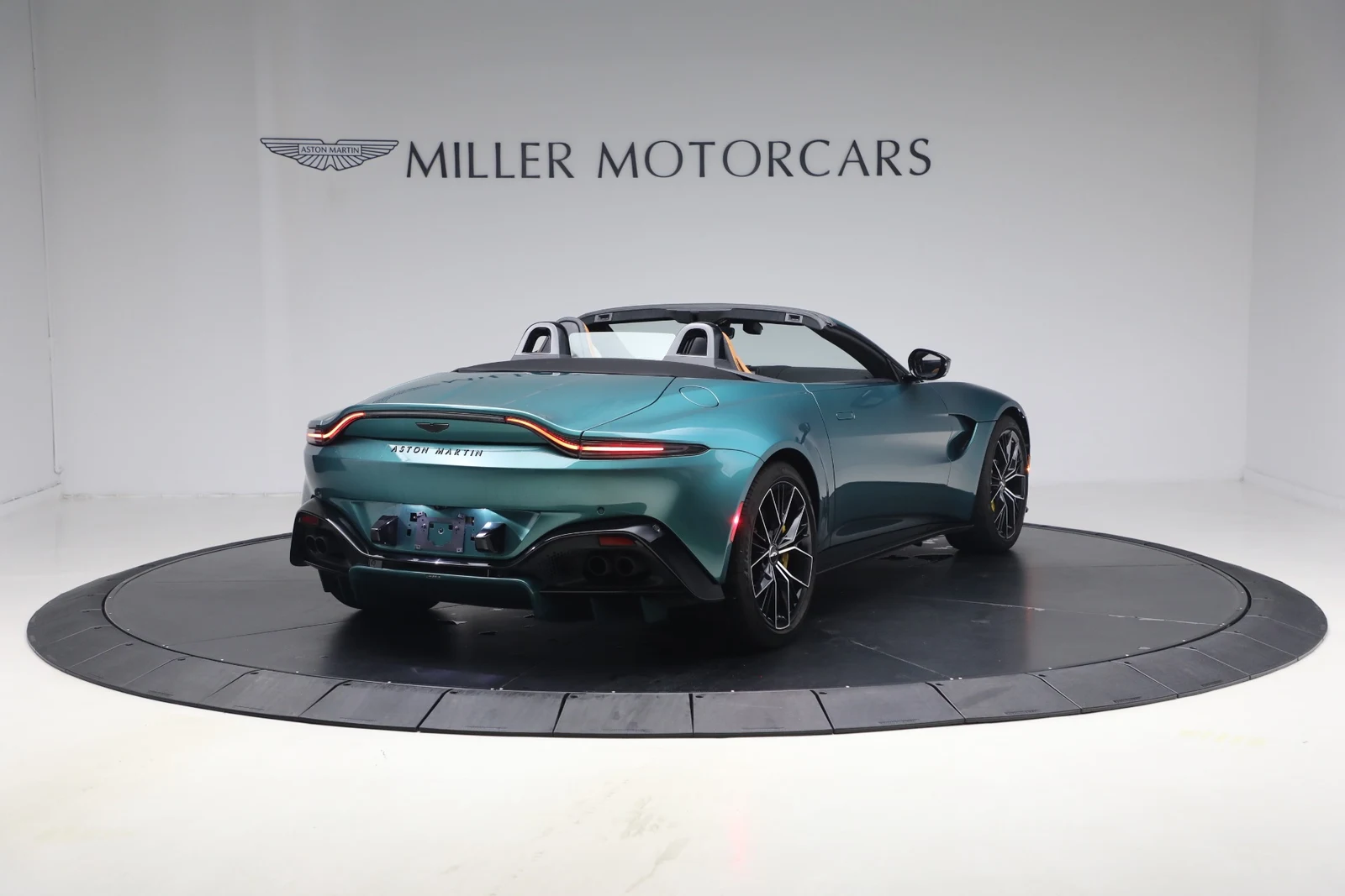 2023 Aston Martin Vantage V8 Roadster, 7/30