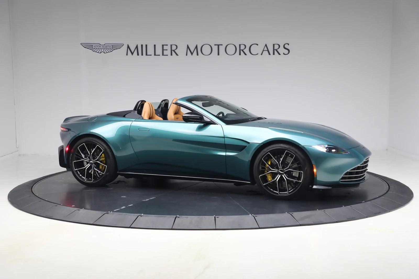 2023 Aston Martin Vantage V8 Roadster, 11/30