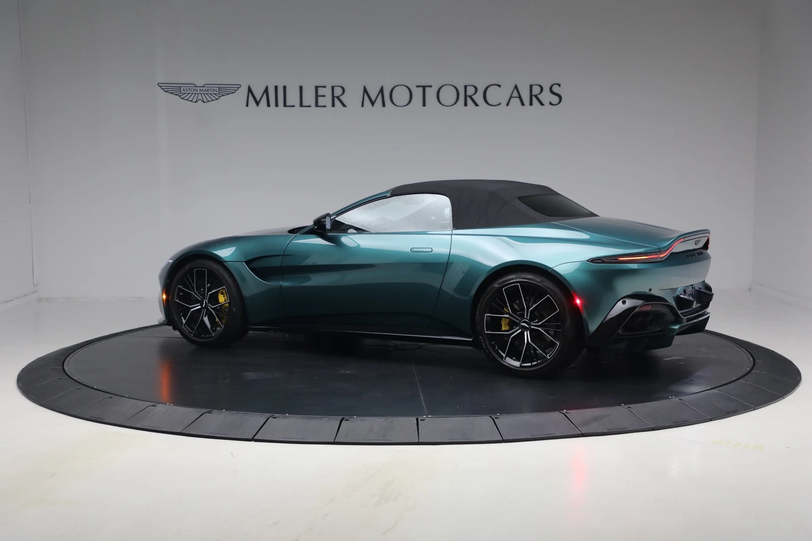 2023 Aston Martin Vantage V8 Roadster, 15/30