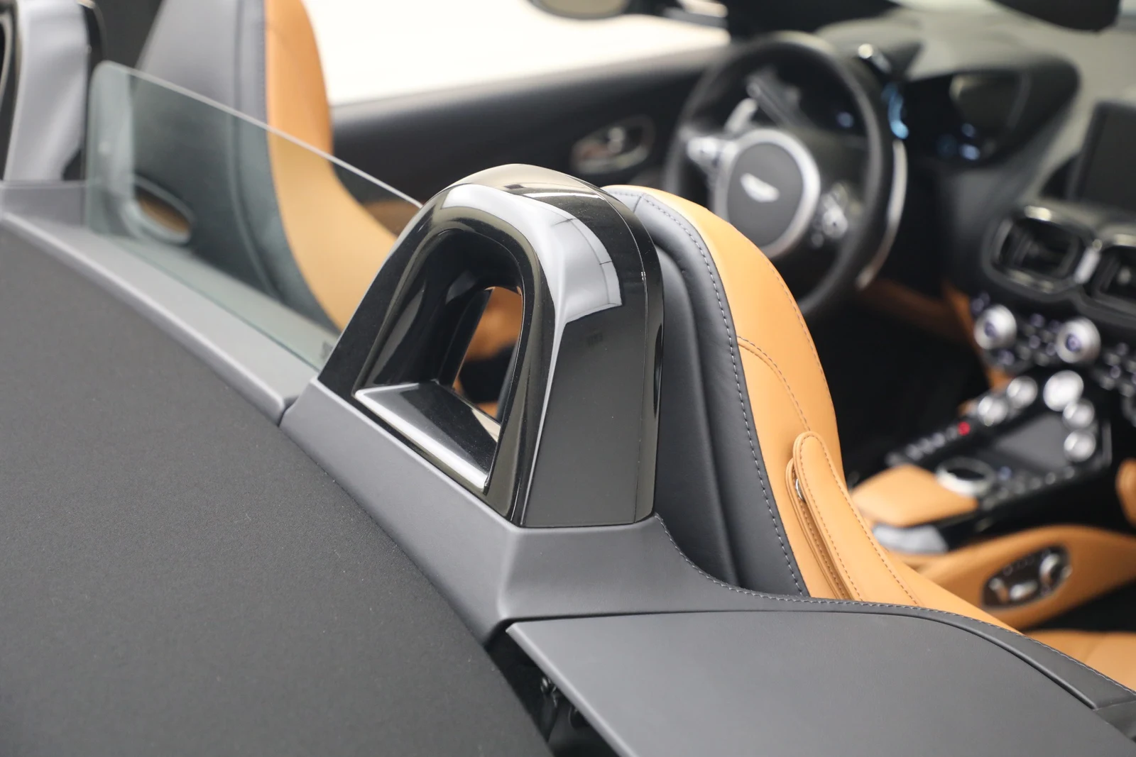2023 Aston Martin Vantage V8 Roadster, 28/30