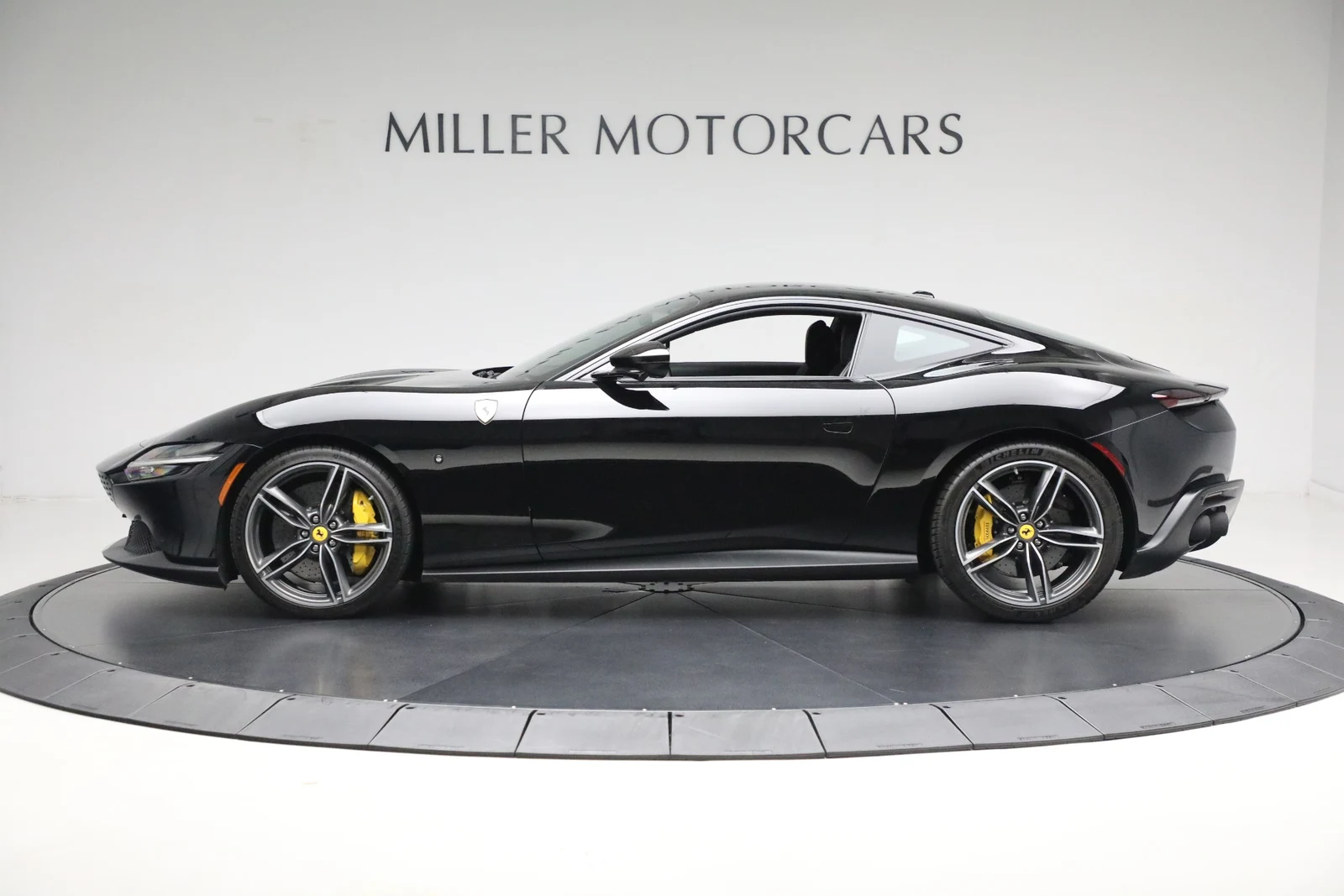 2021 Ferrari Roma, 3/26