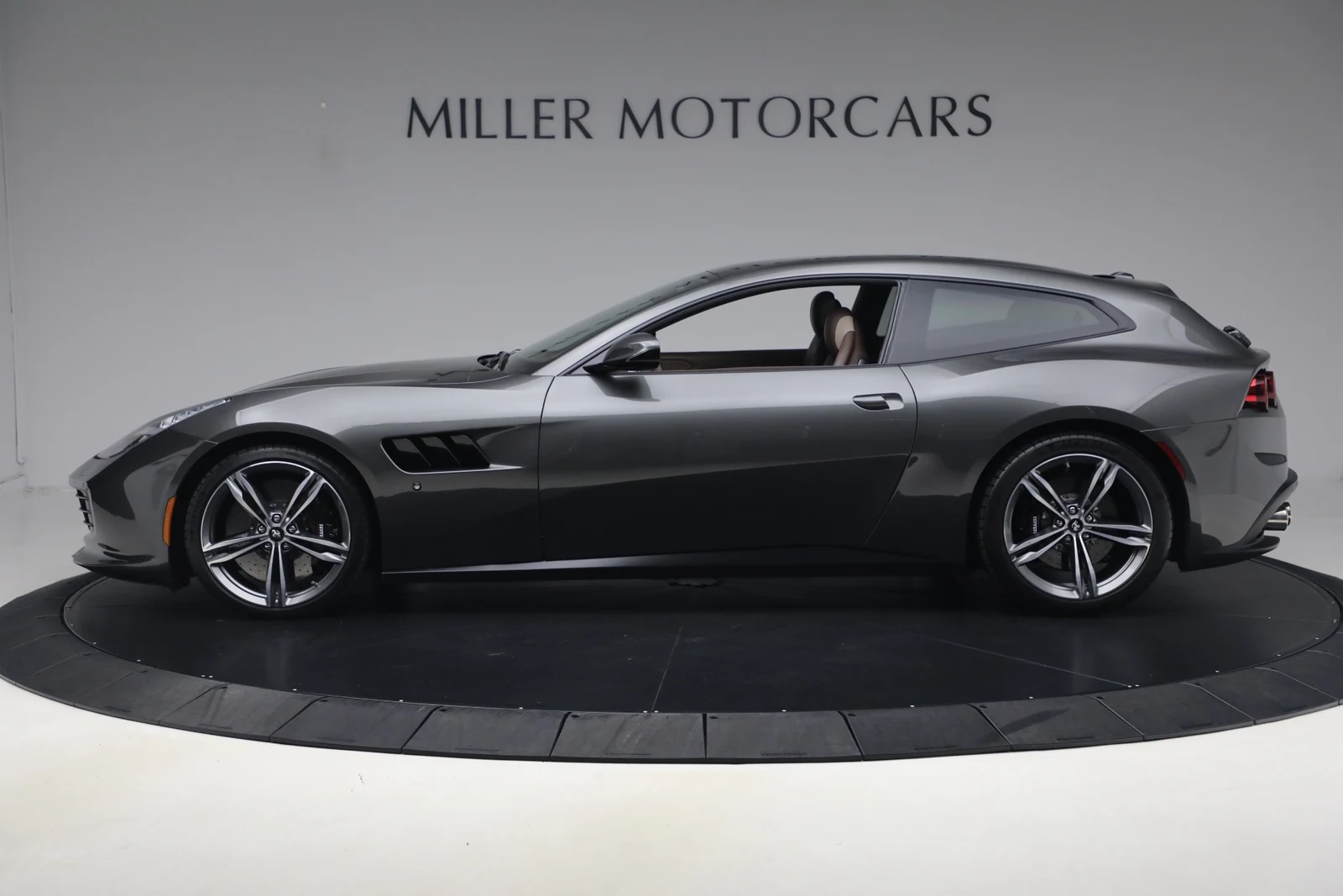 2019 Ferrari GTC4Lusso, 3/29