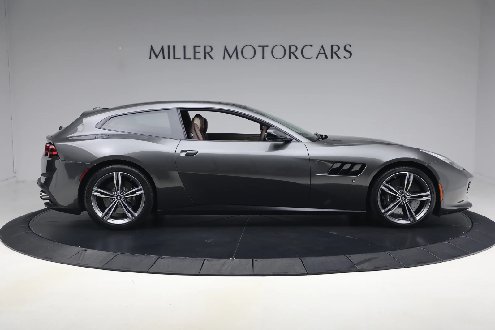 2019 Ferrari GTC4Lusso, 9/29