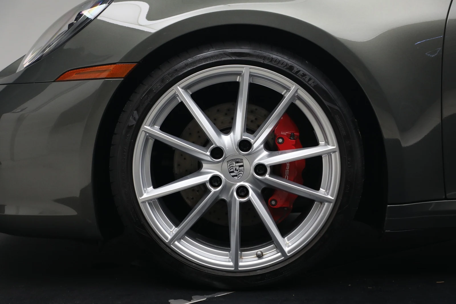 2020 Porsche 911 Carrera 4S wheel