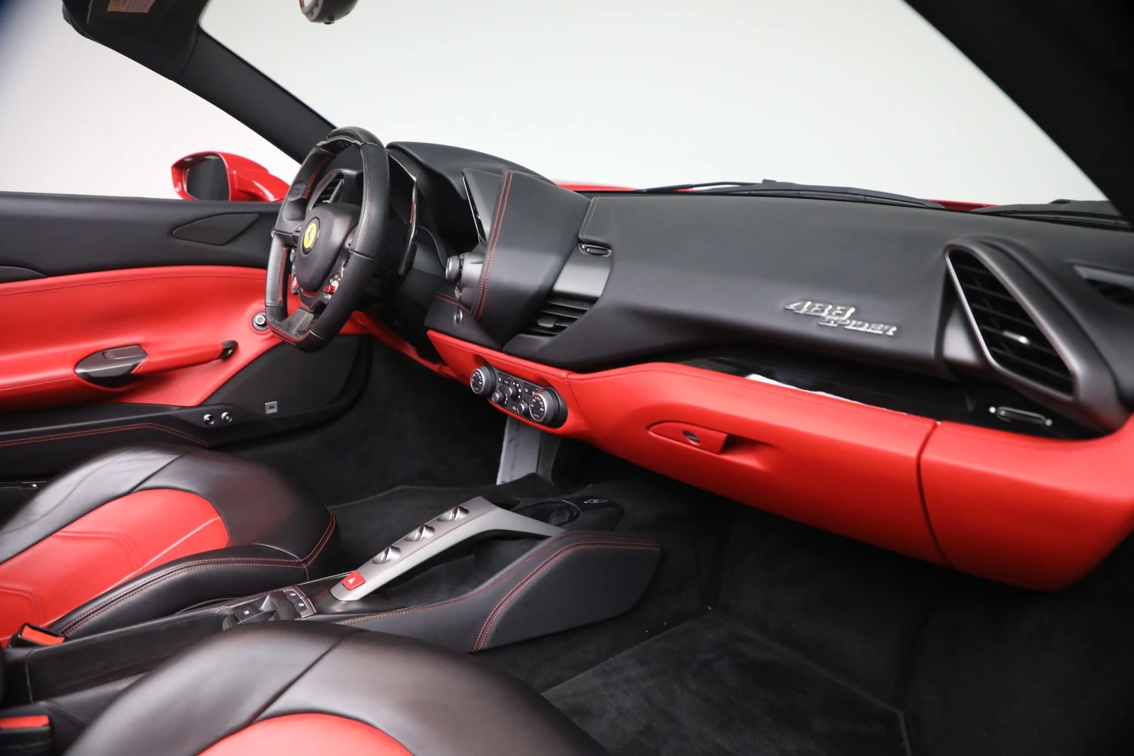 2019 Ferrari 488 Spider interior, Nero