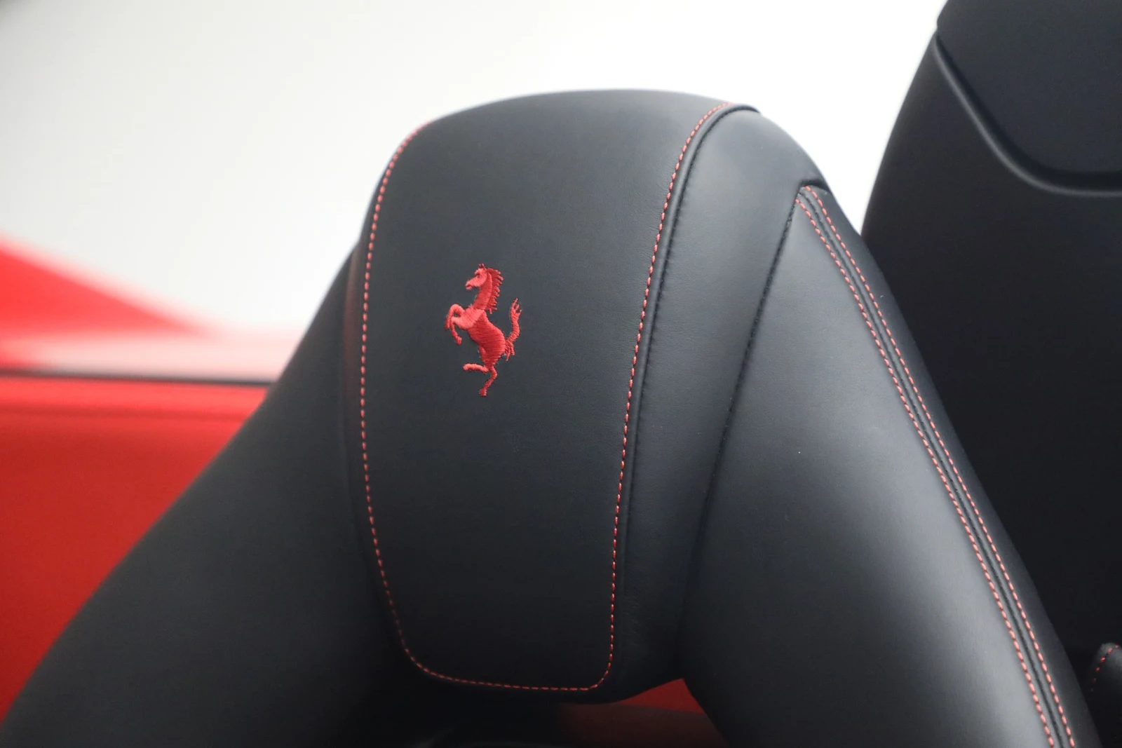 2019 Ferrari 488 Spider interior, Nero