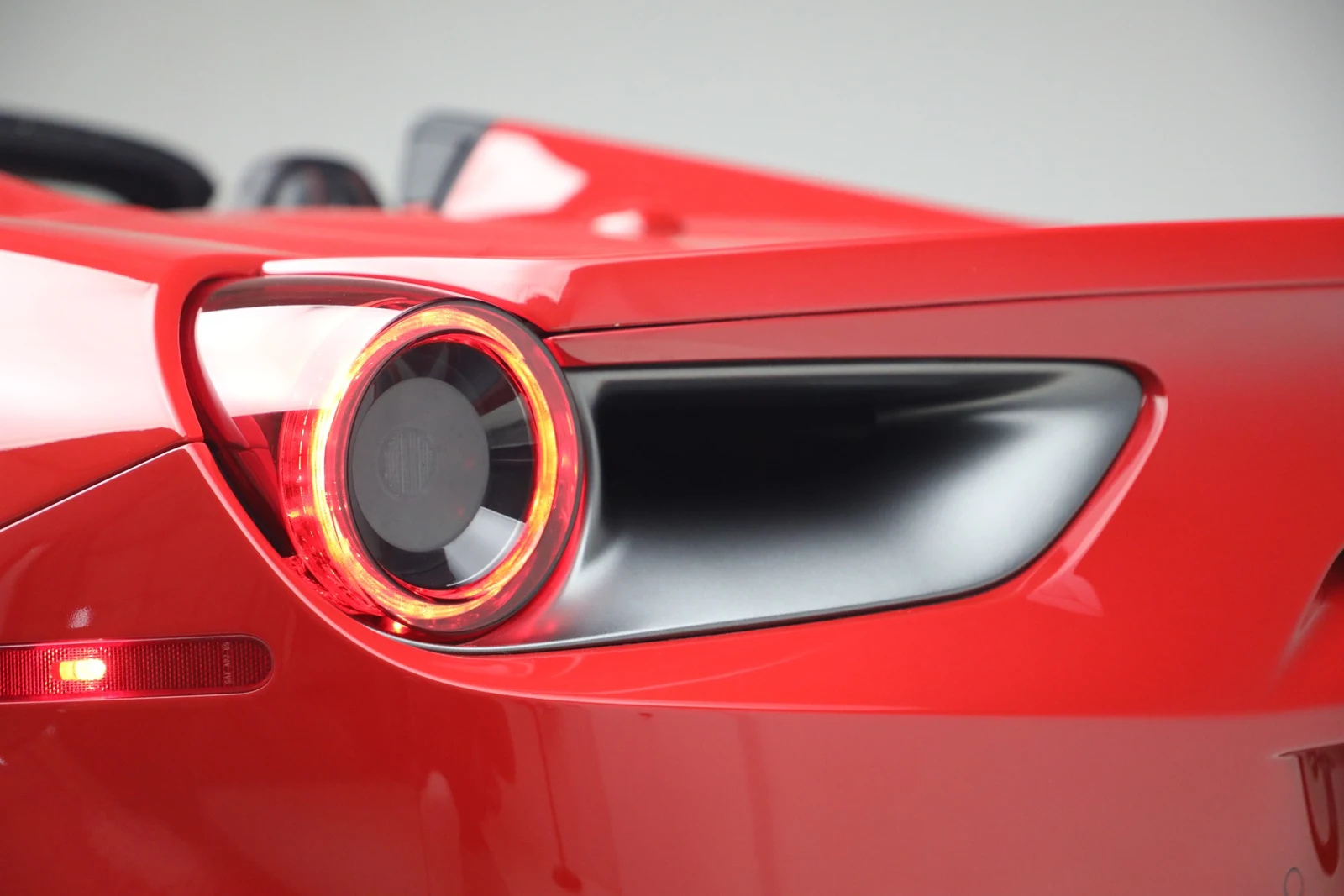 2019 Ferrari 488 Spider for sale, exterior, Rosso Corsa