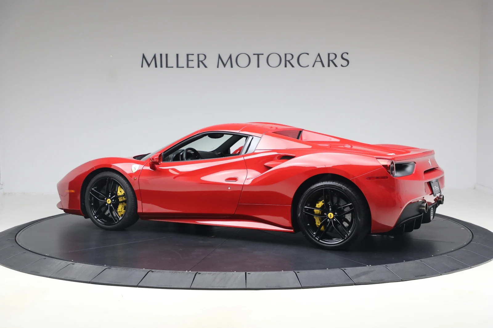 2019 Ferrari 488 Spider, side profile, Rosso Corsa