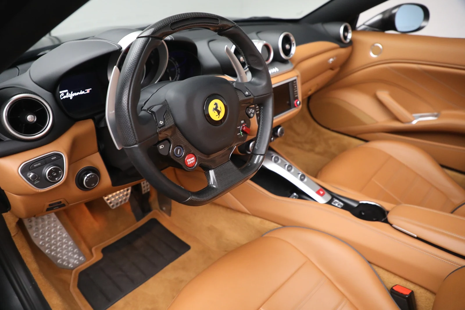 2017 Ferrari California T interior, Cuoio