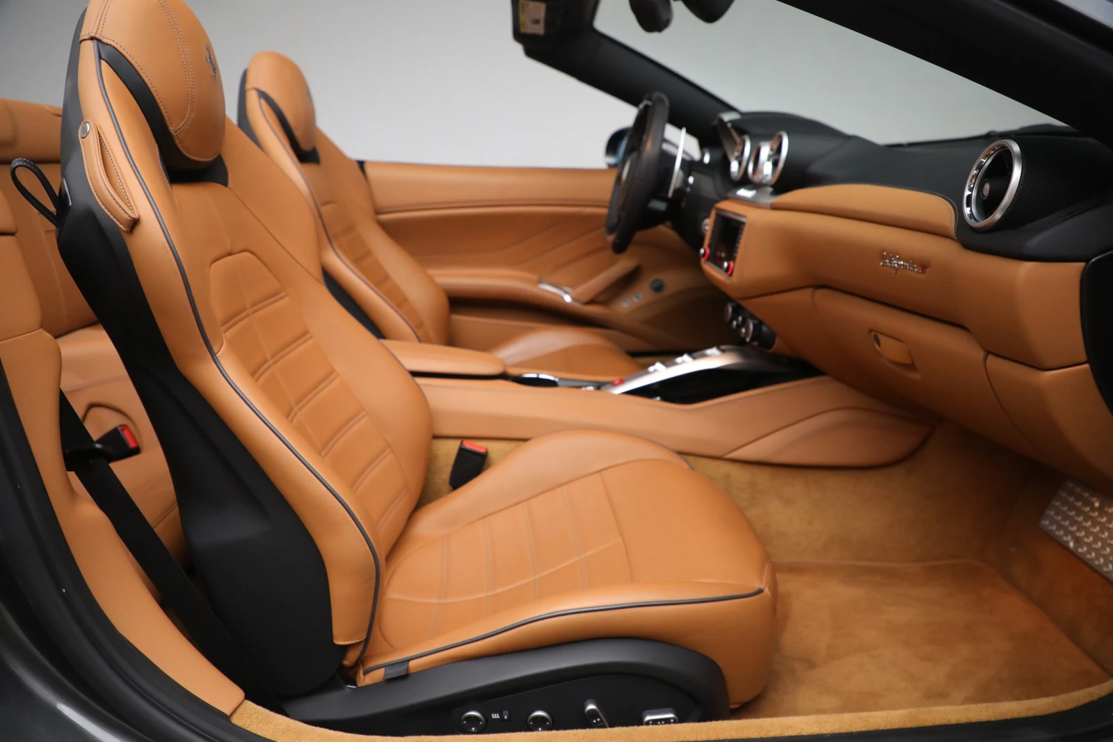 2017 Ferrari California T interior, seats, Cuoio