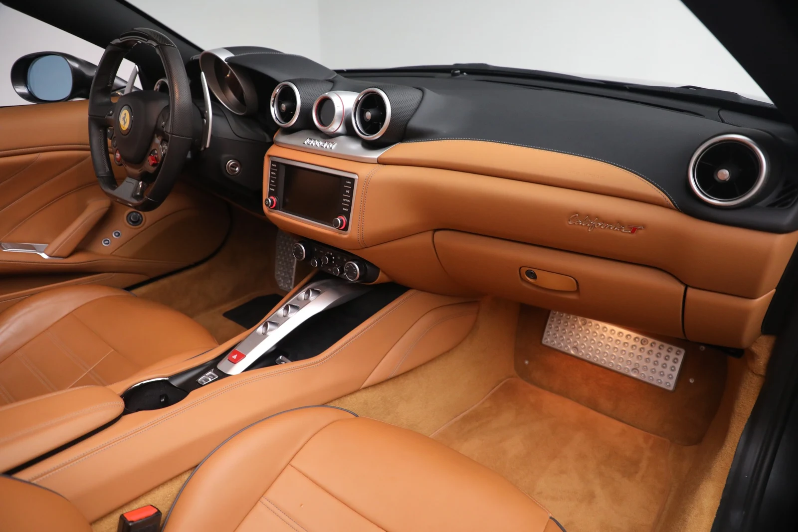 2017 Ferrari California T interior, Cuoio