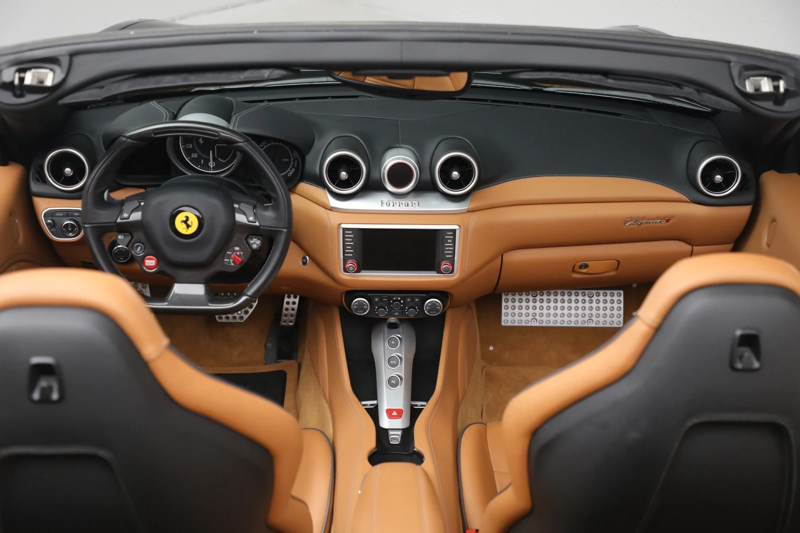 2017 Ferrari California T interior, dashboard, Cuoio