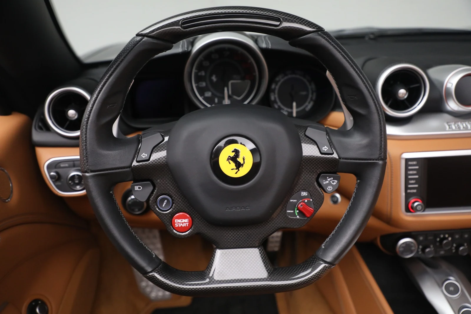2017 Ferrari California T interior, Cuoio