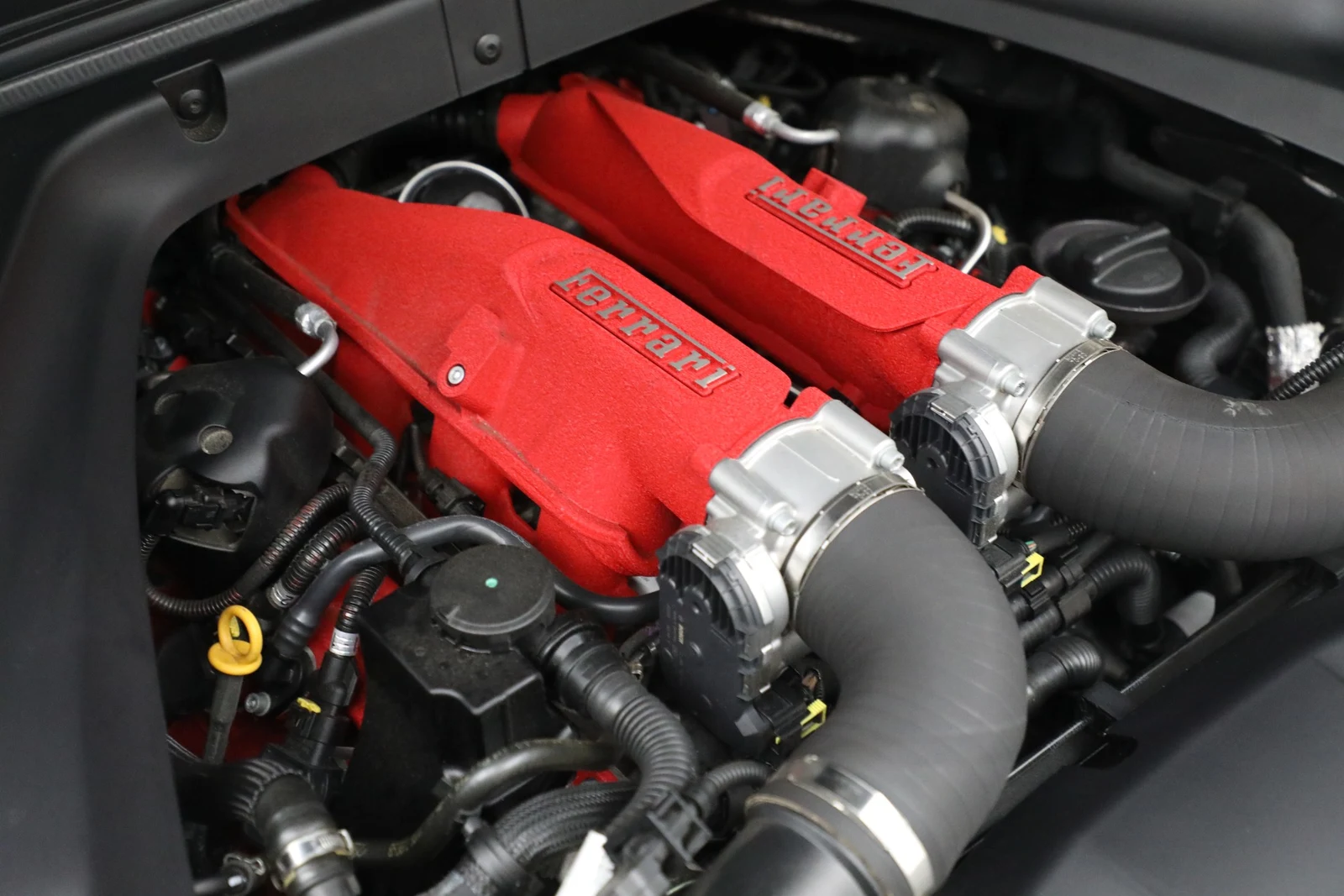 2017 Ferrari California T engine