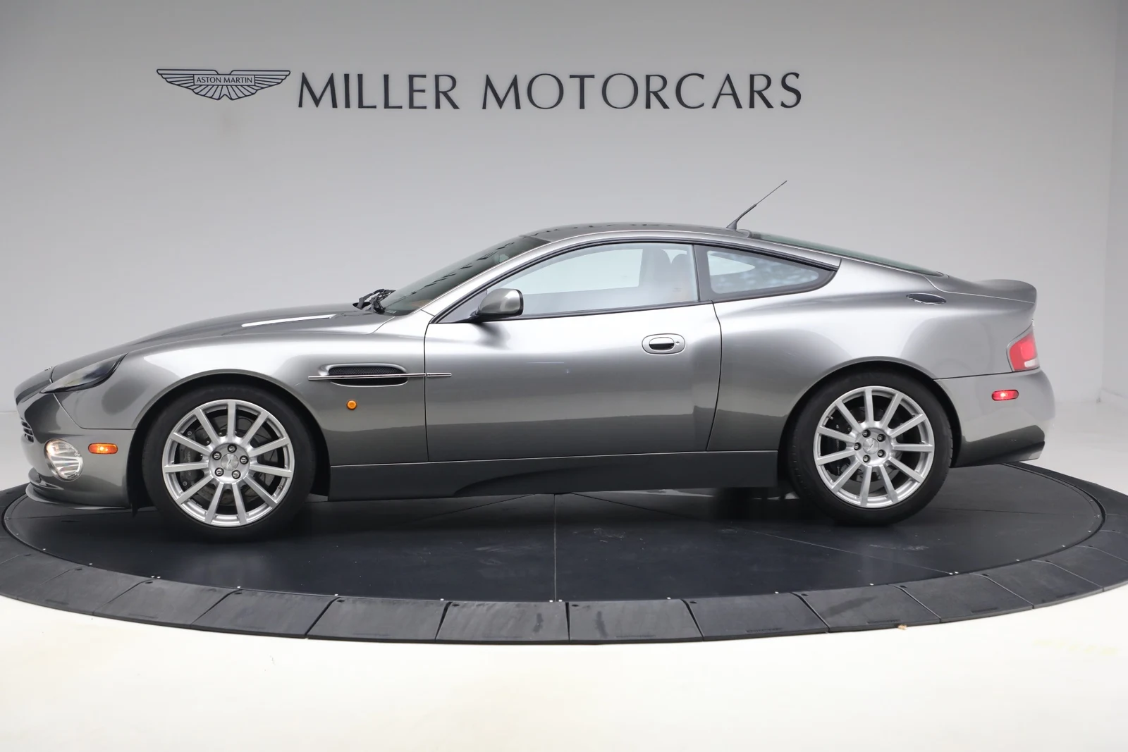 2006 Aston Martin V12 Vanquish S for sale, exterior, Tungsten Silver