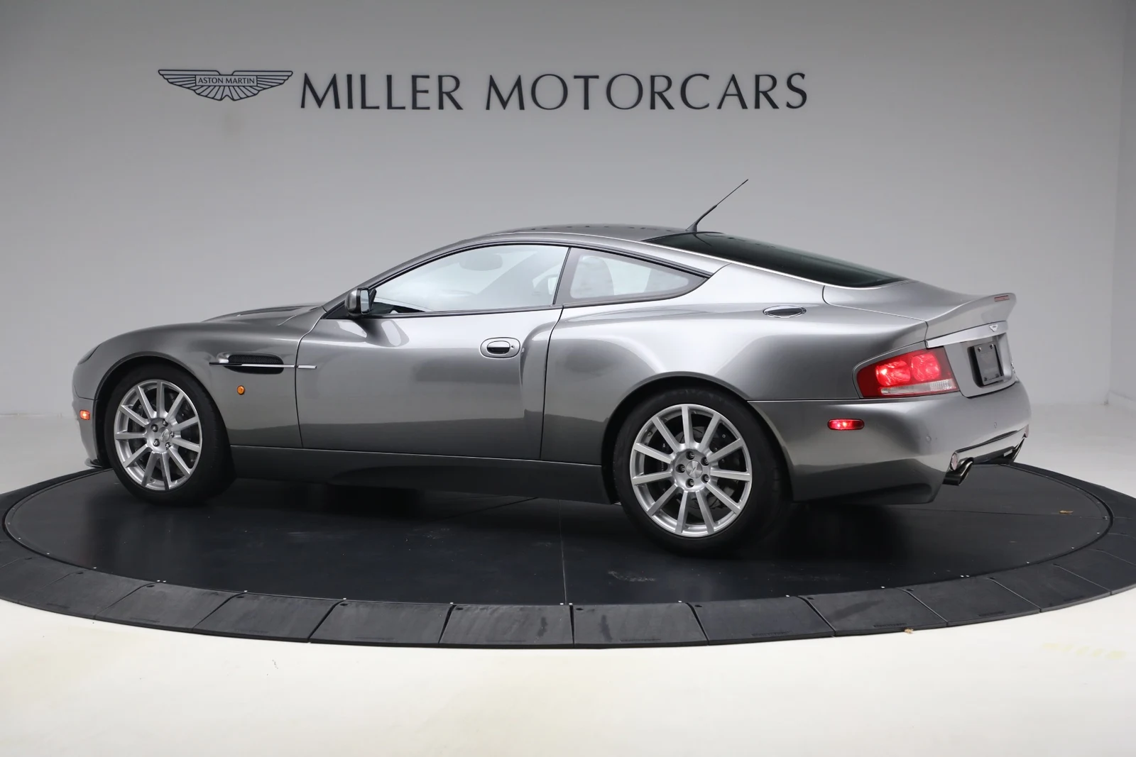 2006 Aston Martin V12 Vanquish S for sale, exterior, Tungsten Silver