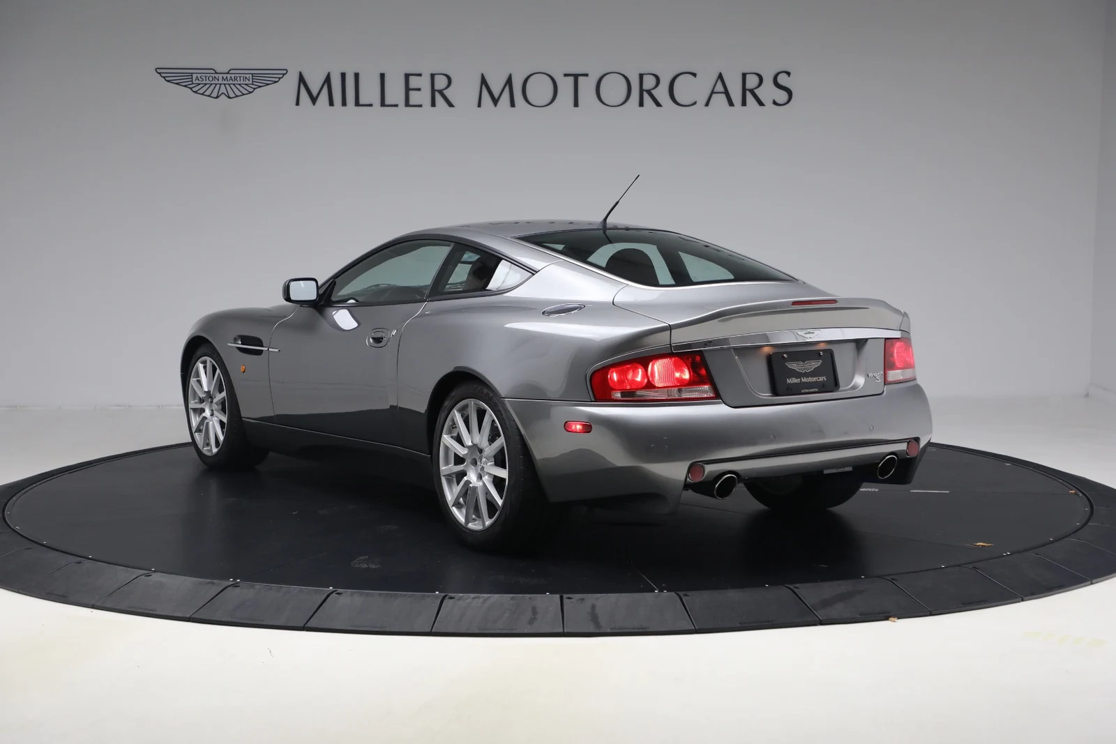 2006 Aston Martin V12 Vanquish S for sale, exterior, Tungsten Silver