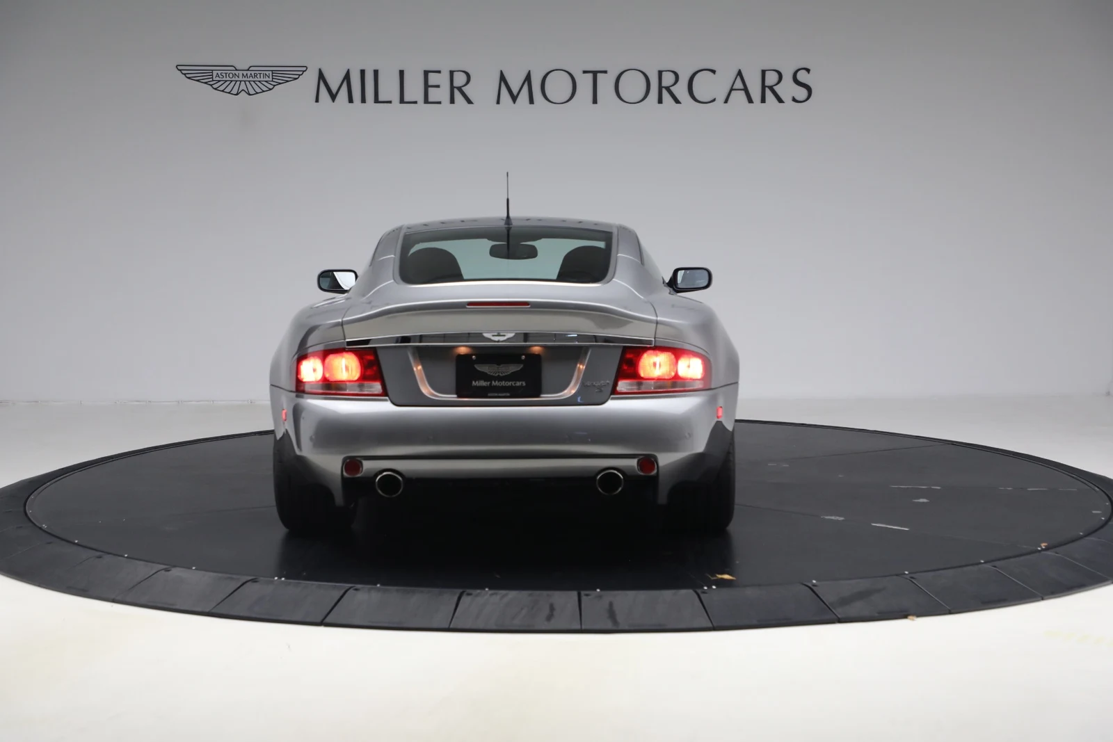 2006 Aston Martin V12 Vanquish S for sale, exterior, Tungsten Silver