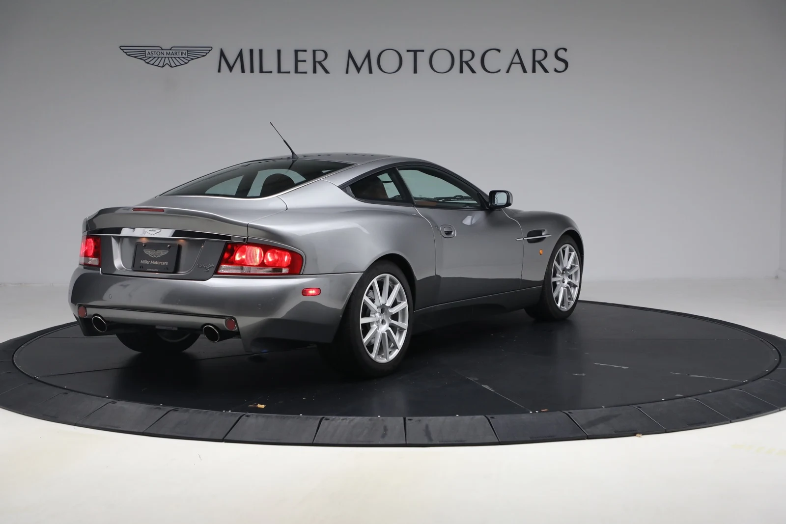 2006 Aston Martin V12 Vanquish S for sale, exterior, Tungsten Silver