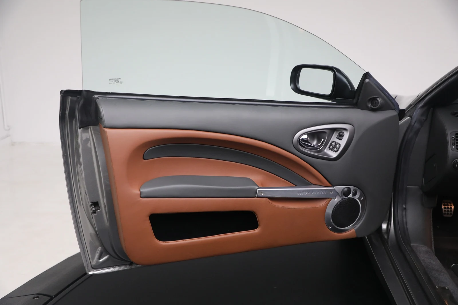 2006 Aston Martin V12 Vanquish S interior, door panel, Centenary Saddle Tan