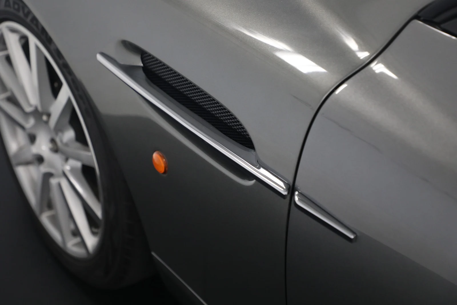2006 Aston Martin V12 Vanquish S for sale, exterior, Tungsten Silver