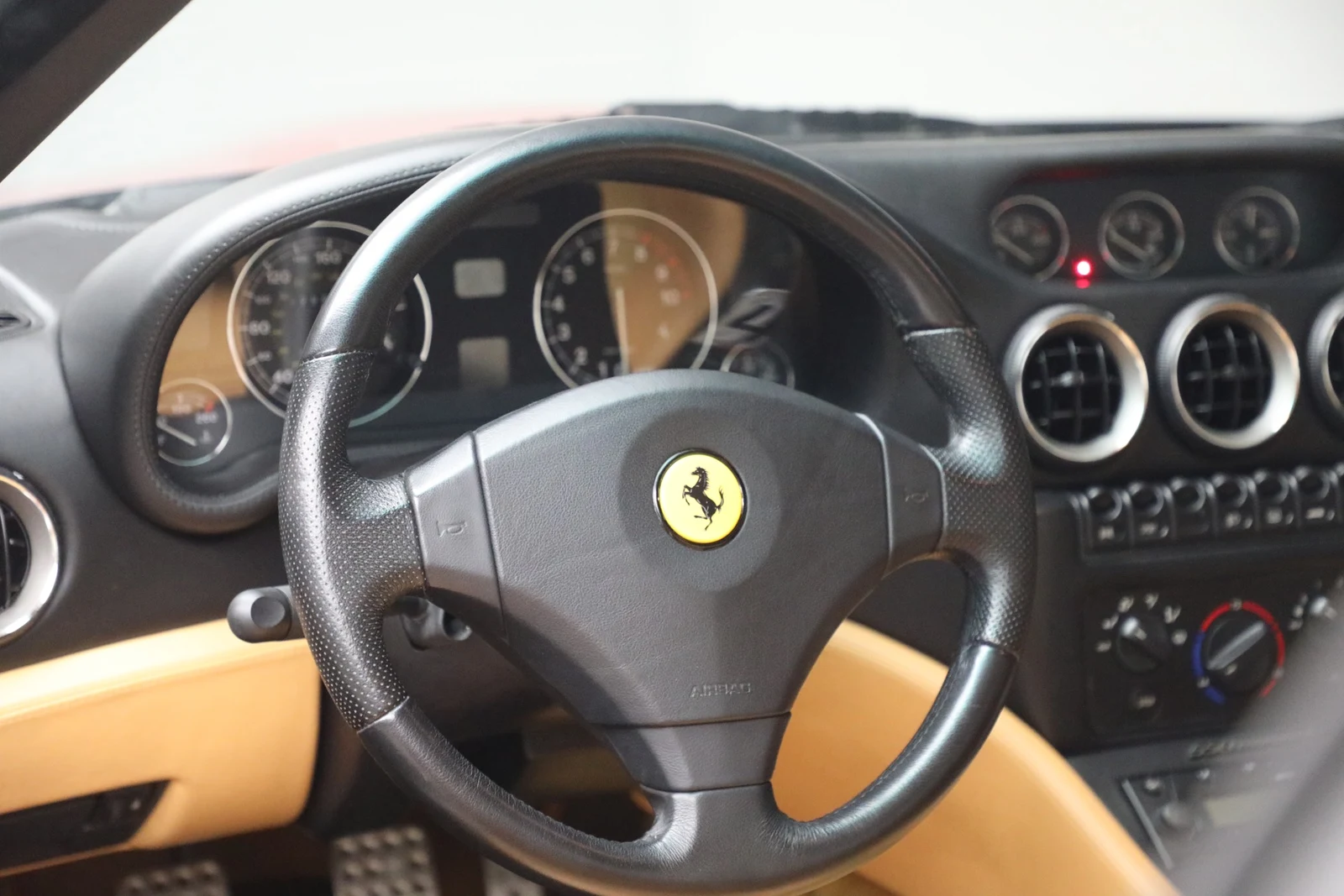 2000 Ferrari 550 Maranello interior, Beige