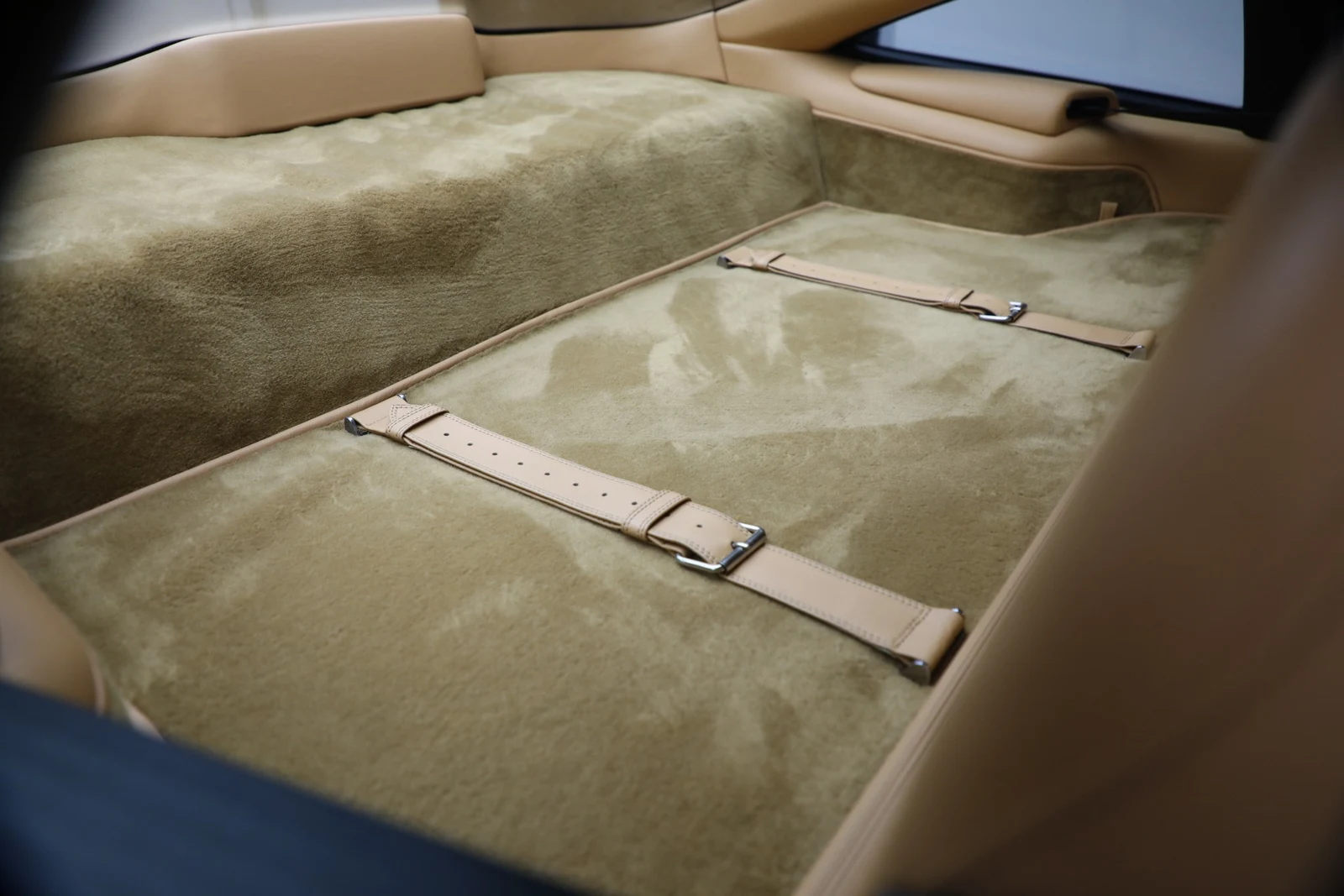 2000 Ferrari 550 Maranello interior, seats, Beige