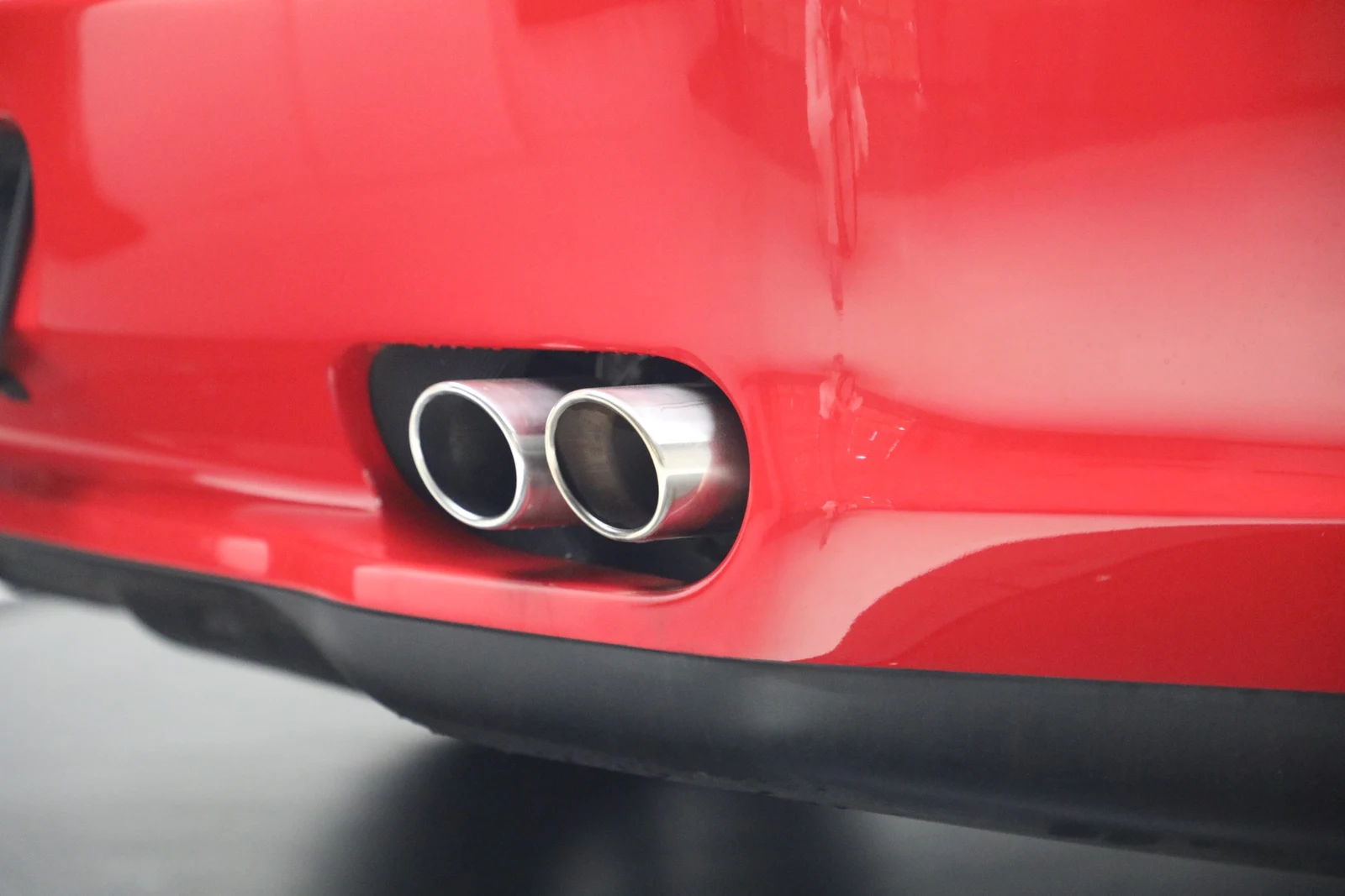 2000 Ferrari 550 Maranello for sale, exterior, Rosso Corsa