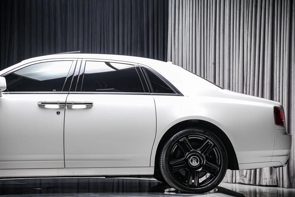 2015 Rolls-Royce Ghost Series II (1st Generation), 16/30