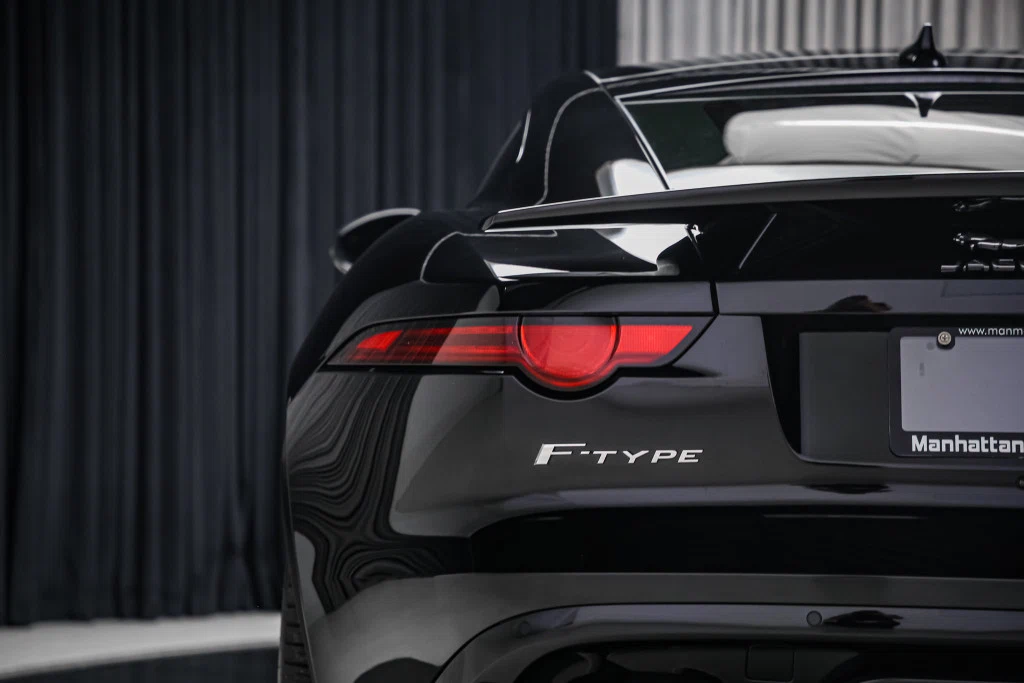 2019 Jaguar F-Type R AWD, 18/30