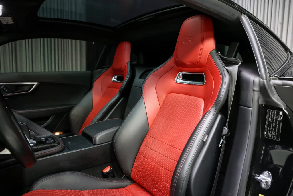 2019 Jaguar F-Type R AWD, 23/30