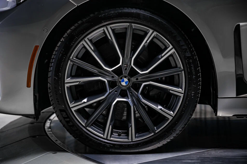 2021 BMW 750i xDrive M Sport, 13/30