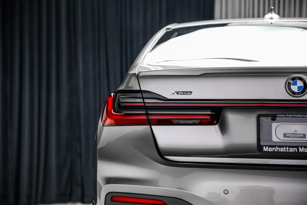 2021 BMW 750i xDrive M Sport, 16/30