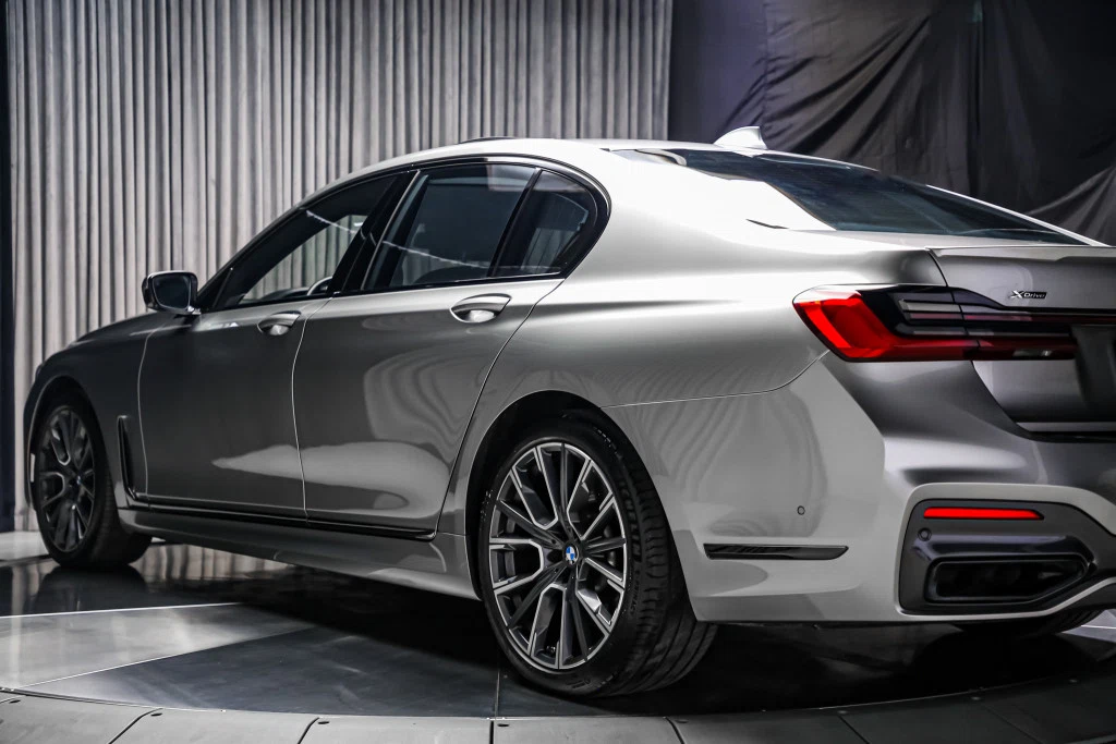 2021 BMW 750i xDrive M Sport, 17/30