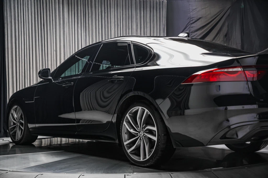 2024 Jaguar XF R-Dynamic SE (X260) P300 AWD, 18/30