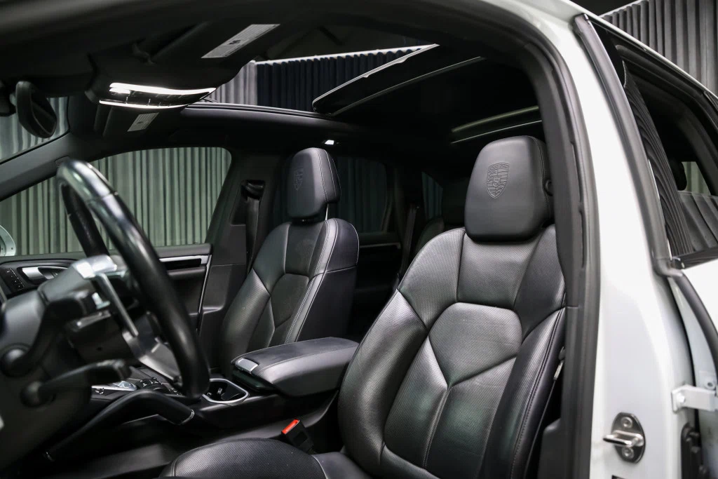 2017 Porsche Cayenne S E-Hybrid (2nd Generation) Platinum Edition, 21/30