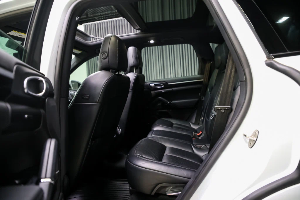 2017 Porsche Cayenne S E-Hybrid (2nd Generation) Platinum Edition, 29/30