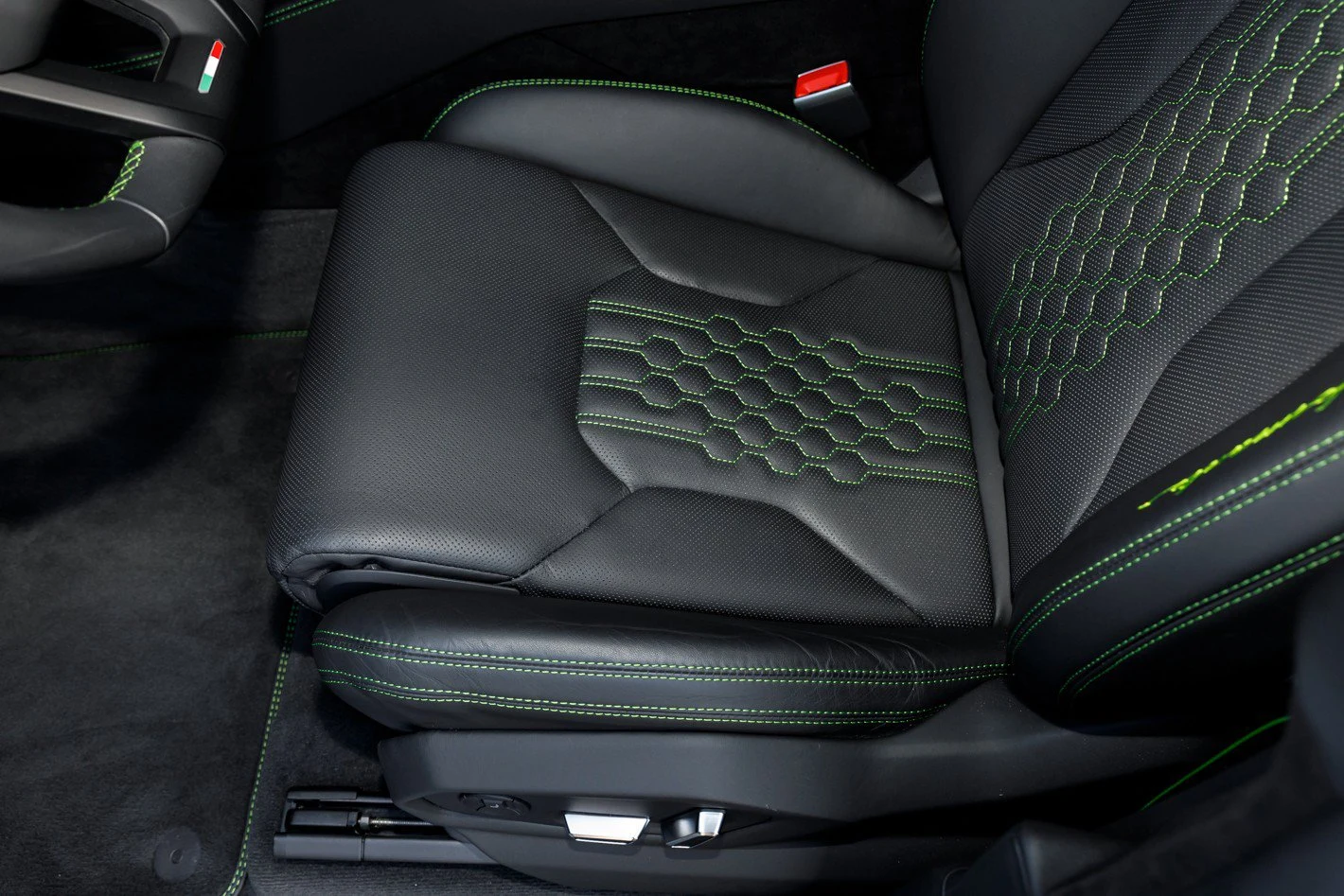 2023 Lamborghini Urus Performante, 21/30